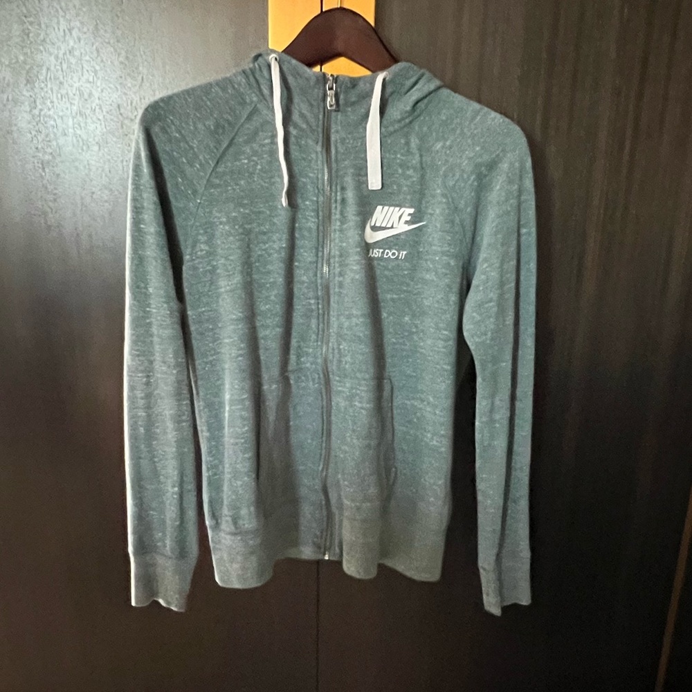 Nike - Picture 2 of 6